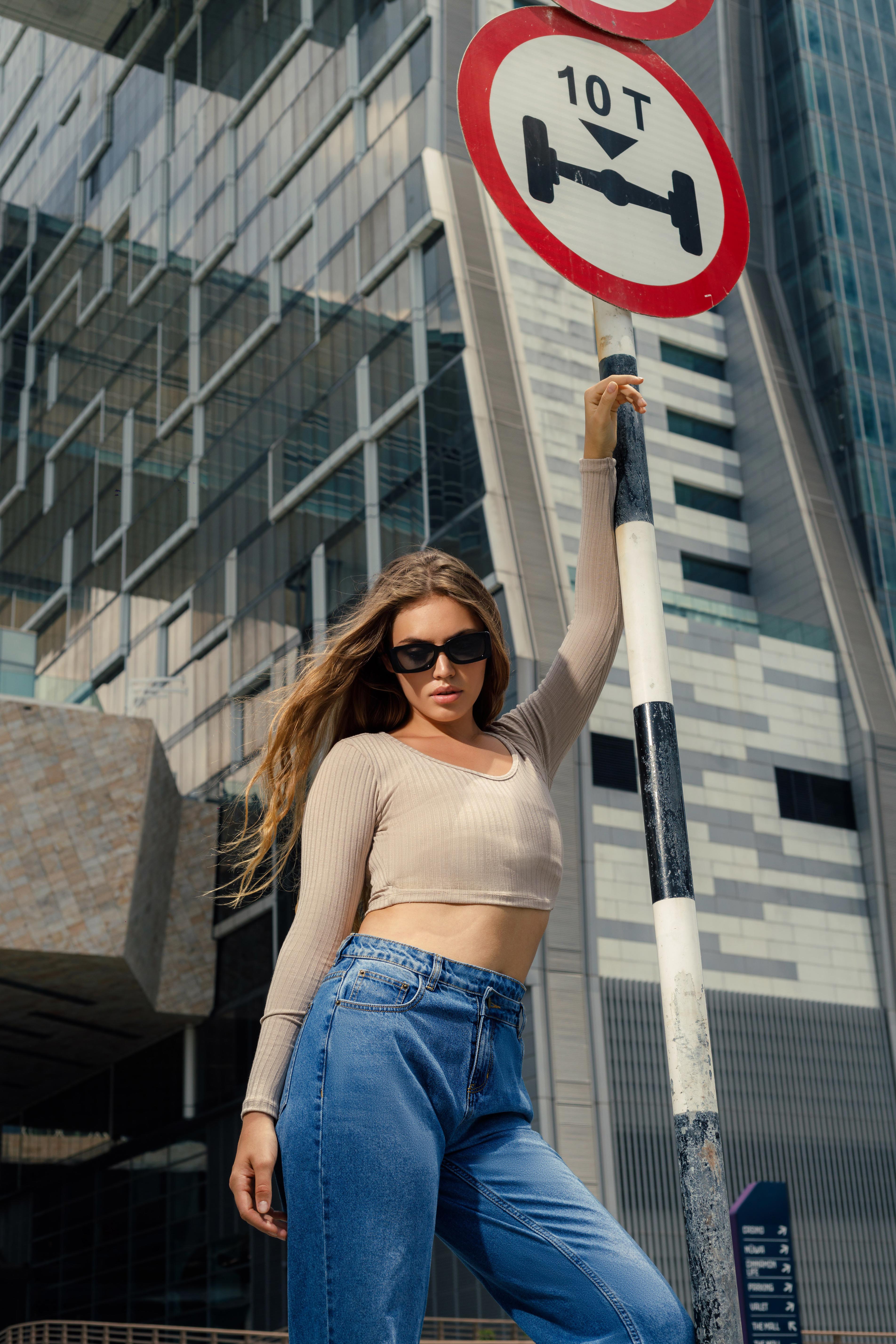 Curve Scoop Top